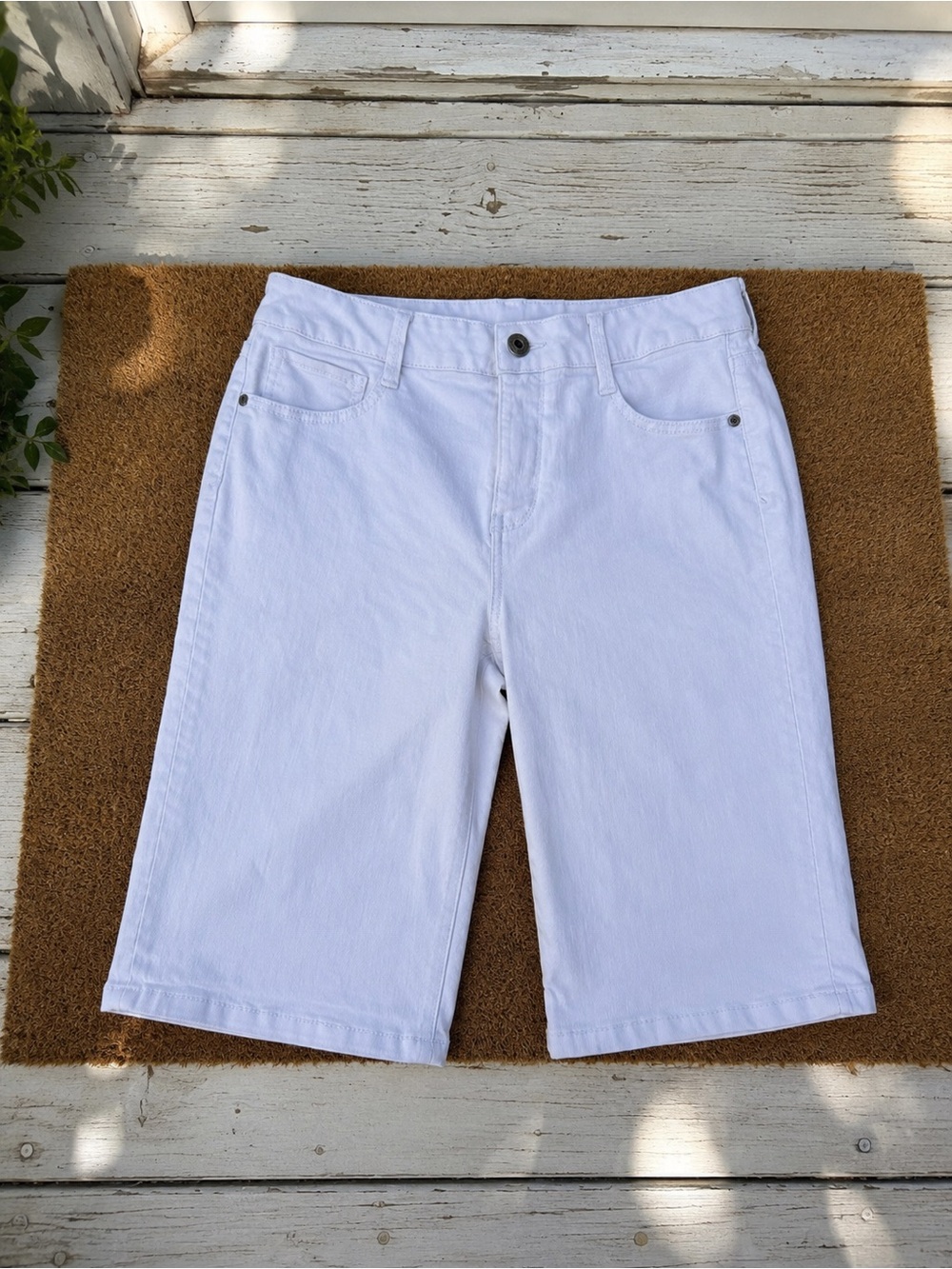 St Johns Bay White Denim Bermuda Shorts Womens 14 Stretch Summer Golf